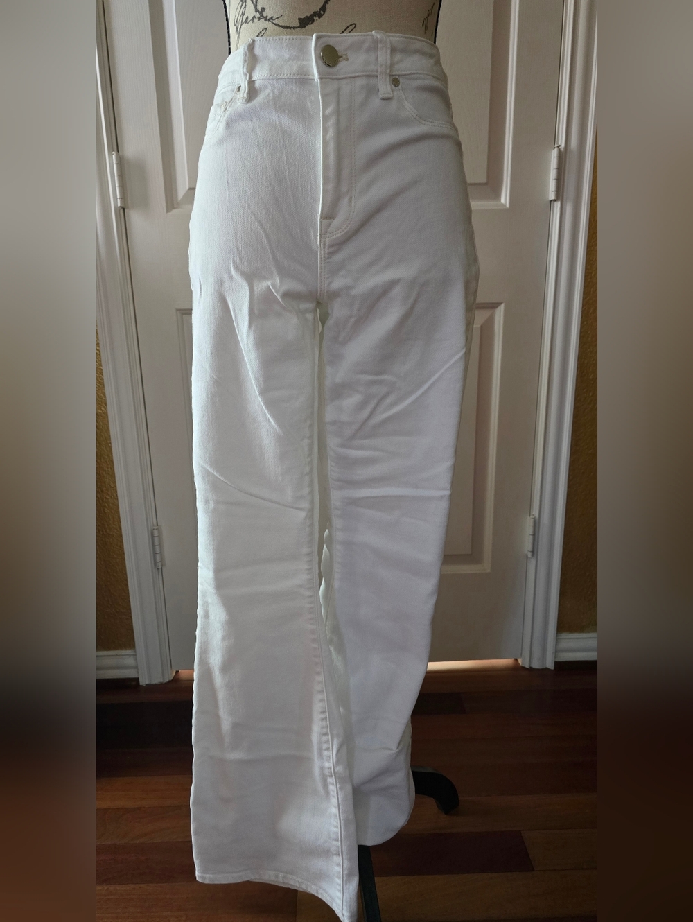 Elie Tahari White Flare Jeans Size 27